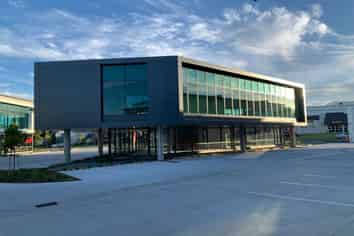 Brand new 112sqm office