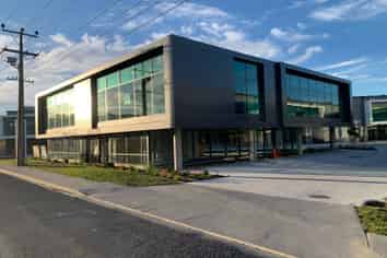 Brand new 112sqm office