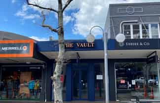 HURSTMERE ROAD - PRIME RETAIL SPACE 70M²