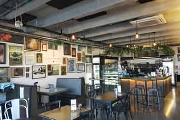 A 6 days Franchise Café for sale