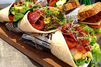 A 6 days Franchise Café for sale