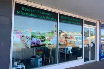 101m2* Bustling Ferry Road Retail