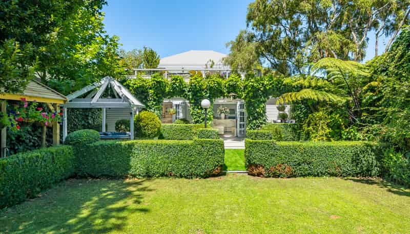 23 Rossiter Ave, Waterloo