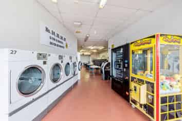 Retail Gem in Avondale