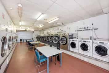 Retail Gem in Avondale