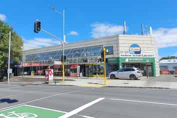 WELL POSITIONED RETAIL SPACE IN MOUNT ALBERT