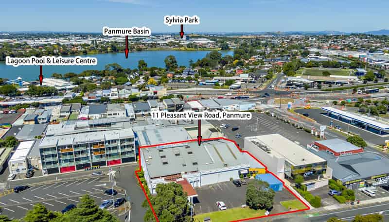 11 Pleasant View Road, Panmure