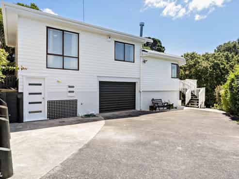 9B Stephen Lysnar Place, Hillsborough