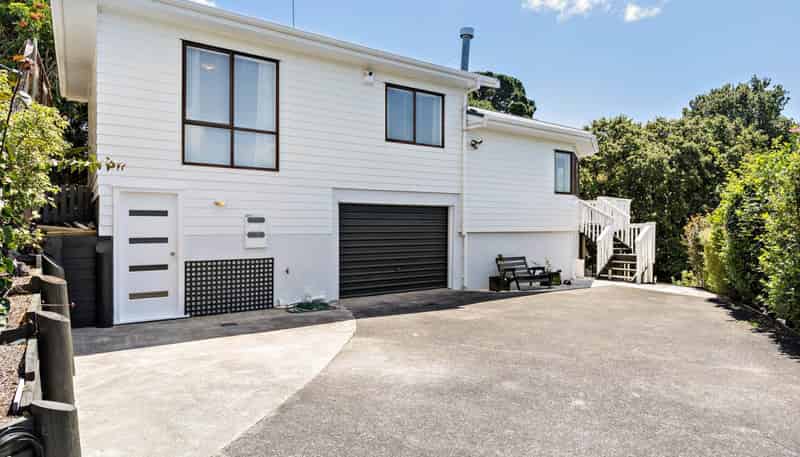 9B Stephen Lysnar Place, Hillsborough