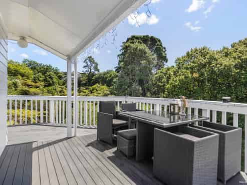 9B Stephen Lysnar Place, Hillsborough