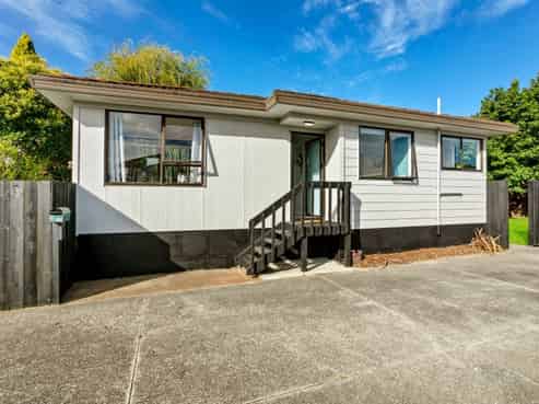 2/221 Waitemata Drive, Ranui