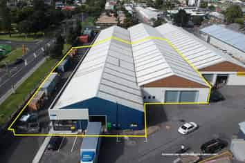 Cost Effective Industrial w 2,325sqm Warehouse