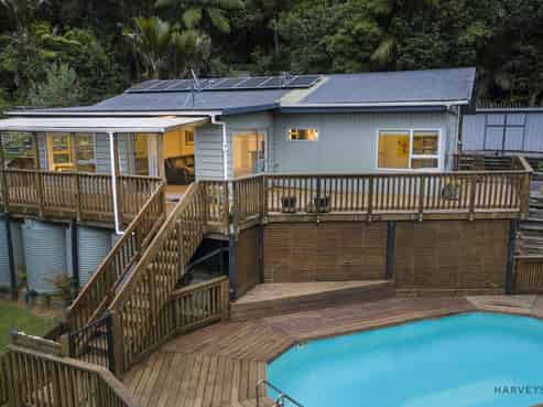 903 West Coast Road, Waiatarua