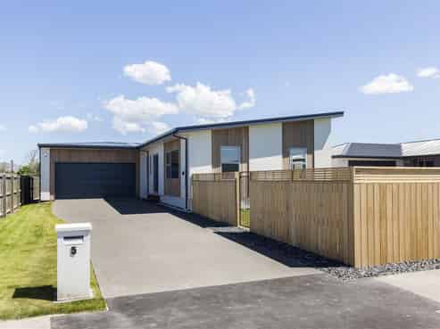 5 Kingsbridge West, Burwood