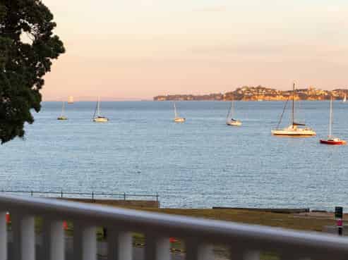 1/20 and 2 King Edward Parade, Devonport