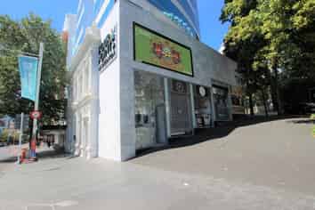 BITE-SIZE HIGH PROFILE QUEEN STREET CORNER