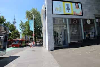 BITE-SIZE HIGH PROFILE QUEEN STREET CORNER