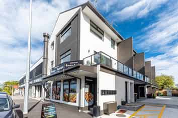 Modern Retail Shop for Sale