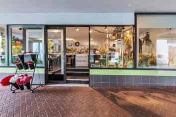 GREAT BOUTIQUE OFFICE / RETAIL FOR SALE OR LEASE