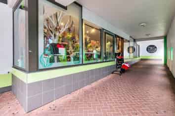 GREAT BOUTIQUE OFFICE / RETAIL FOR SALE OR LEASE