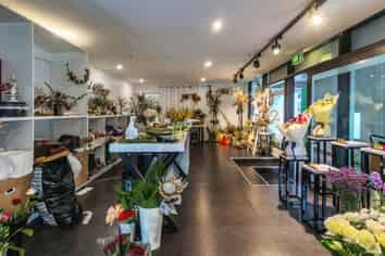 GREAT BOUTIQUE OFFICE / RETAIL FOR SALE OR LEASE