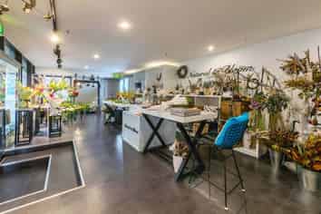 GREAT BOUTIQUE OFFICE / RETAIL FOR SALE OR LEASE