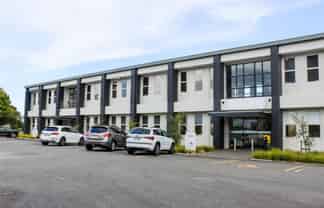 Quality office on city fringe