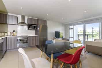 105/5 Rose Garden Lane, Albany