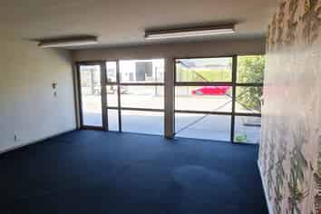 310 sqm Warehouse / Office, Hillsborough