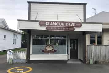 Hair studio CBD fringe