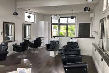 Hair studio CBD fringe