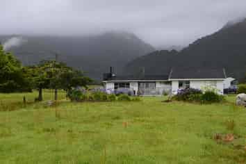 1861 Whataroa Highway, Whataroa