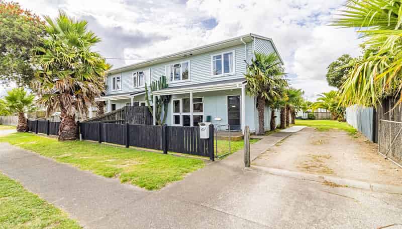 207 & 208 Anzac Parade, Wanganui East