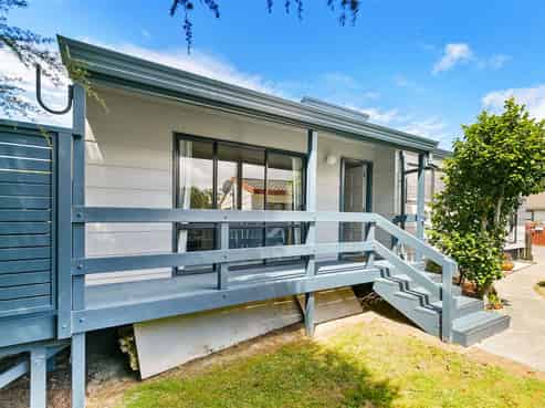 77 Meadowvale Rise, Titirangi