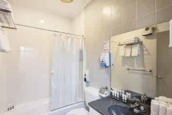 Prime CBD 6 self- contain apartment suite for sale