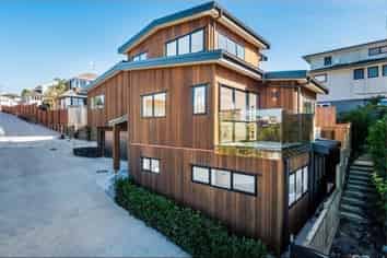 73B East Coast Road, Castor Bay