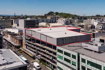 TOP LOCATION, TOP FLOOR 2,000M²