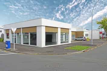 Modern CBD office with parking 