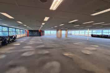 CBRE - Large Office On Lambie