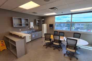 CBRE - Large Office On Lambie