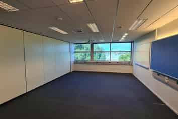 CBRE - Large Office On Lambie