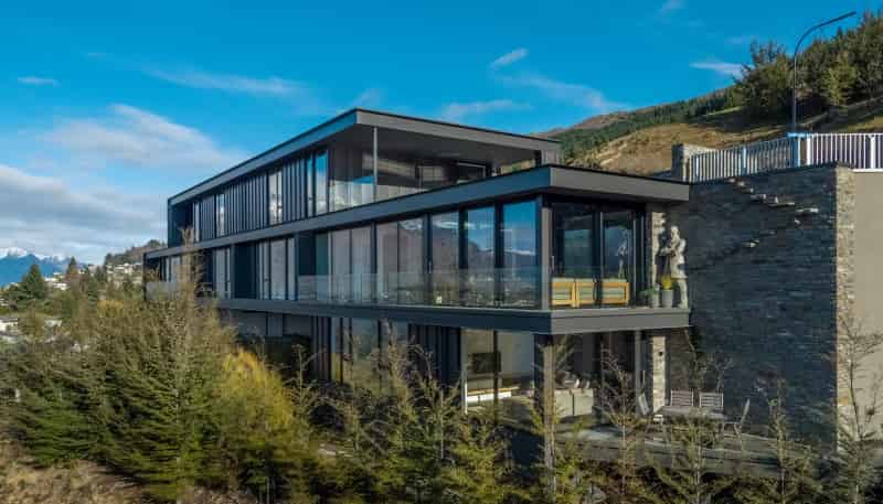 1-3 Highlands Close, 