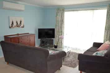 9 Barbados Way, One Tree Point