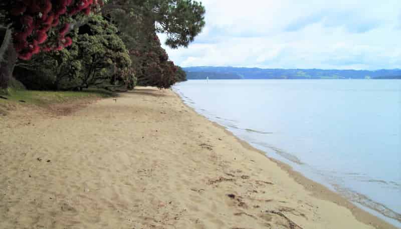 9 Barbados Way, One Tree Point