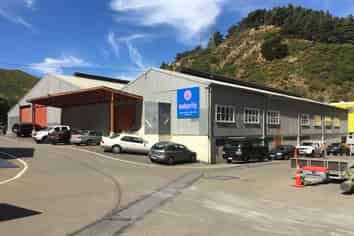 Large Warehouse Just off the Motorway