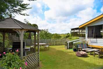 YHA Backpacker- Sunflower Lodge, New Plymouth