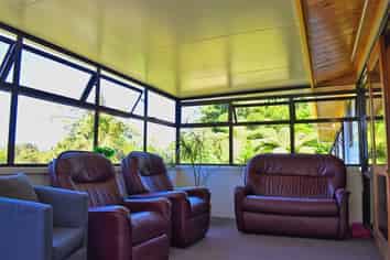 YHA Backpacker- Sunflower Lodge, New Plymouth