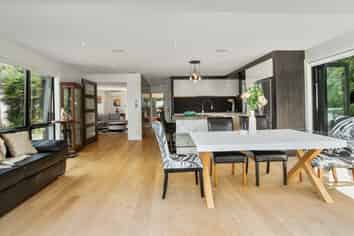 2/92 Churchill Road, Murrays Bay