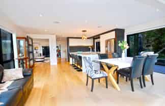 2/92 Churchill Road, Murrays Bay