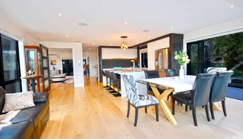 2/92 Churchill Road, Murrays Bay